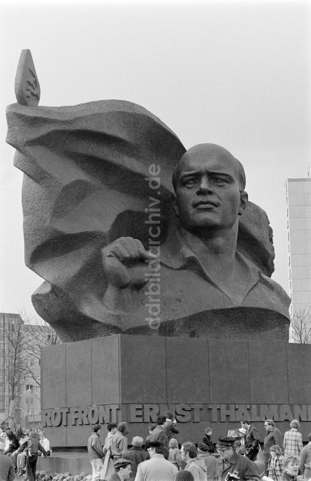 DDR-Fotoarchiv: Berlin - Einweihung Thälmannpark mit Erich Honecker in Berlin