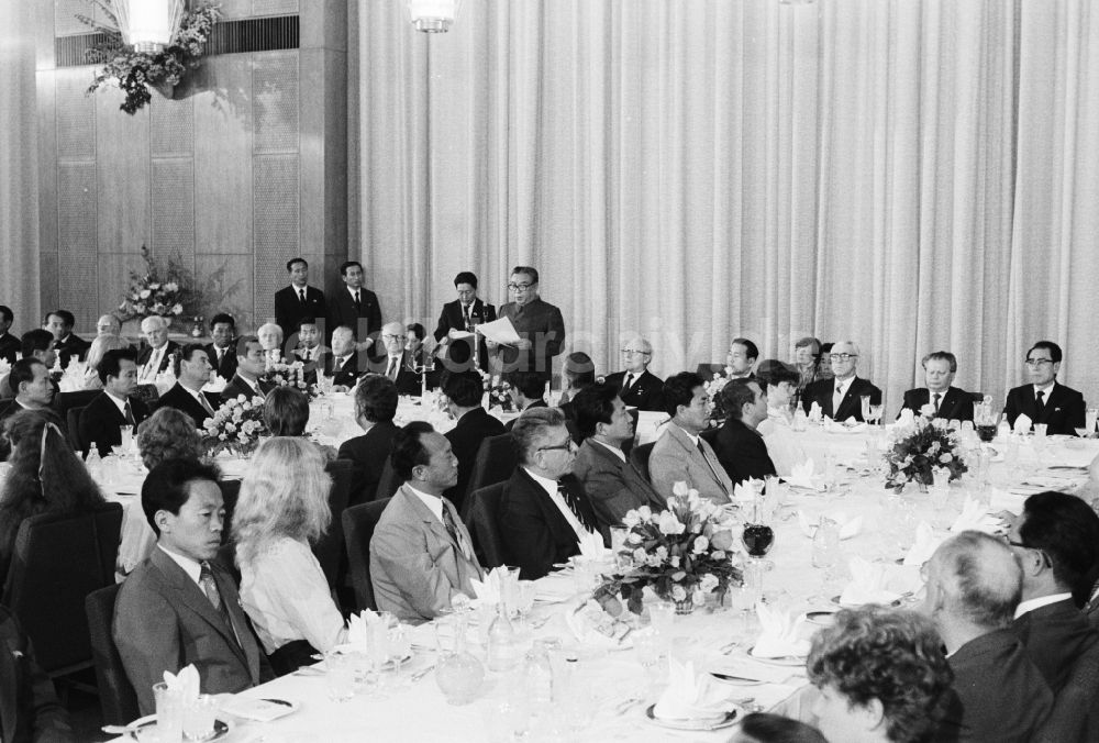 Berlin: Empfang im Staatsrat der DDR anläßlich des Staatsbesuch des Präsidenten der Demokratische Volksrepublik Korea ( Nordkorea ) in Berlin - Hauptstadt der DDR ( Deutsche Demokratische Republik )