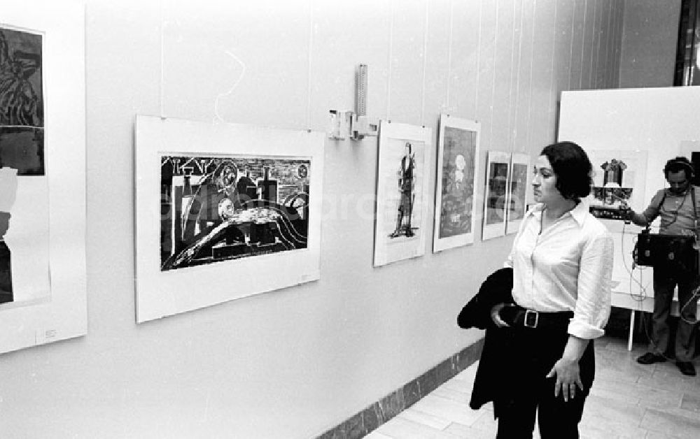 DDR-Fotoarchiv: Berlin Mitte - Eröffnung Galerie der Freundschaft Altes Museum Foto: Schönfeld Foto-Tasche: 715