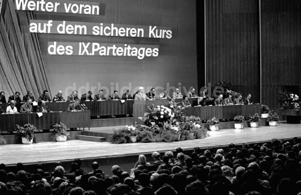 Dresden: Eröffnung des Parteilehrjahres im Kulturpalast in Dresden mit Erich Honecker Foto: Schönfeld