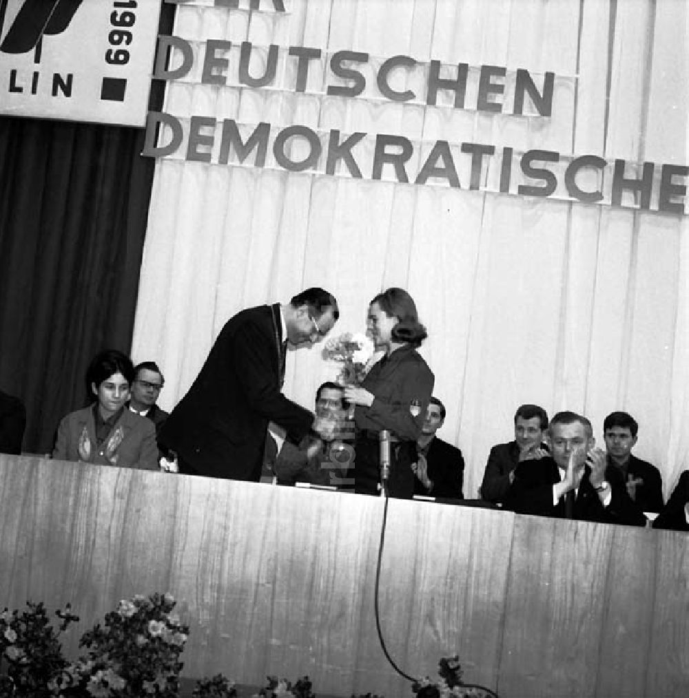 DDR-Fotoarchiv: Berlin - Eröffnung der 4. Studententage in der Berliner Humboldt- Uni