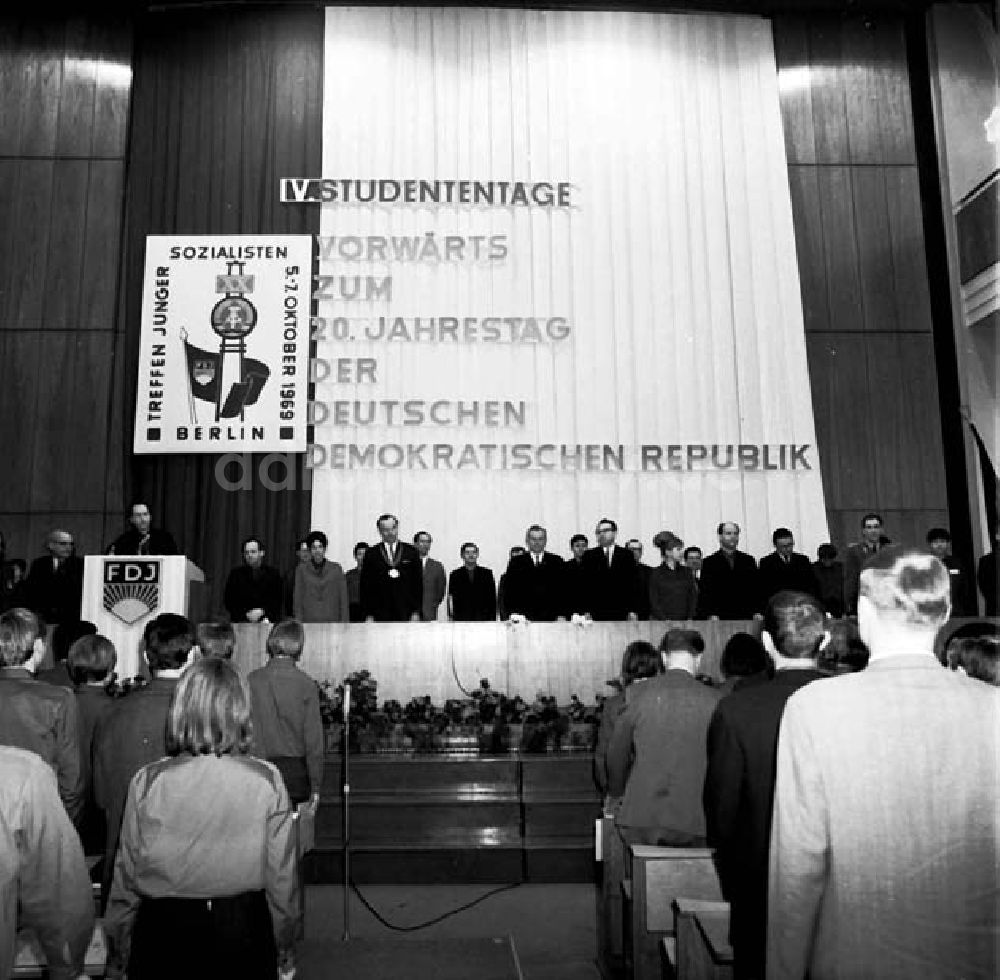DDR-Bildarchiv: Berlin - Eröffnung der 4. Studententage in der Berliner Humboldt- Uni