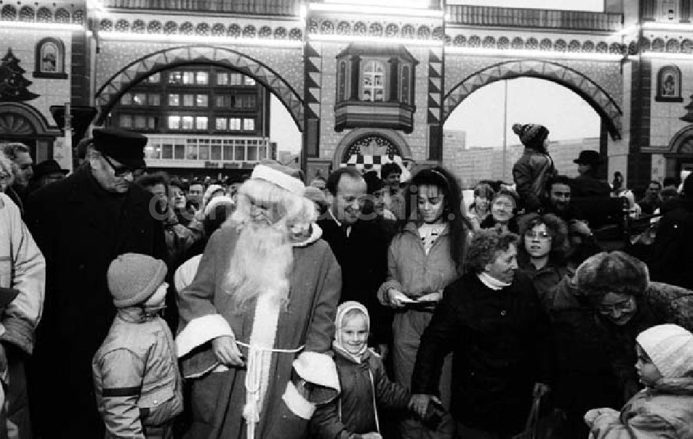 DDR-Bildarchiv: Berlin - Mitte - Eröffnung des Weihnachtsmarktes in Berlin Umschlagnr.: 1297 Foto: Murza