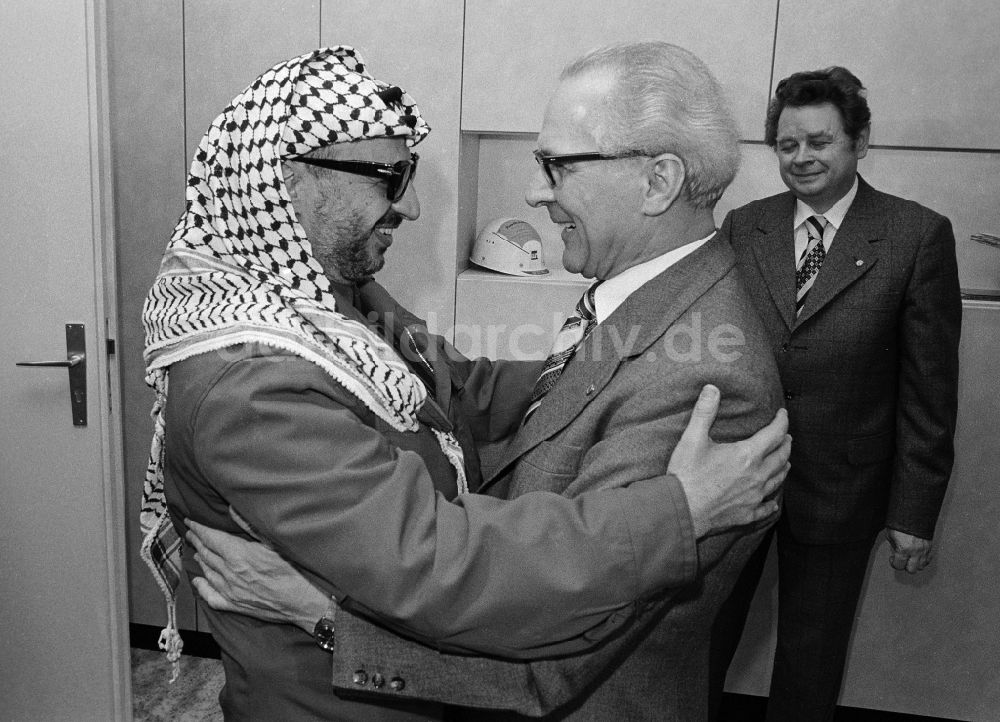 DDR-Bildarchiv: Berlin - Erich Honecker (1912 -1994) begrüßt Jassir Arafat (1929 - 2004) in Berlin, der ehemaligen Hauptstadt der DDR, Deutsche Demokratische Republik
