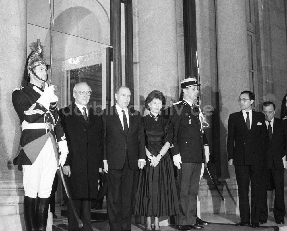 DDR-Fotoarchiv: Paris - Erich Honecker beim Staatsbesuch in Frankreich-Paris