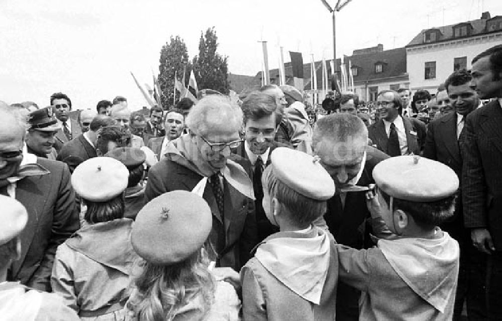 DDR-Bildarchiv: Warschau (Polen) - Erich Honecker zu Besuch in Polen Umschlagnr.: 563 Foto: Lange