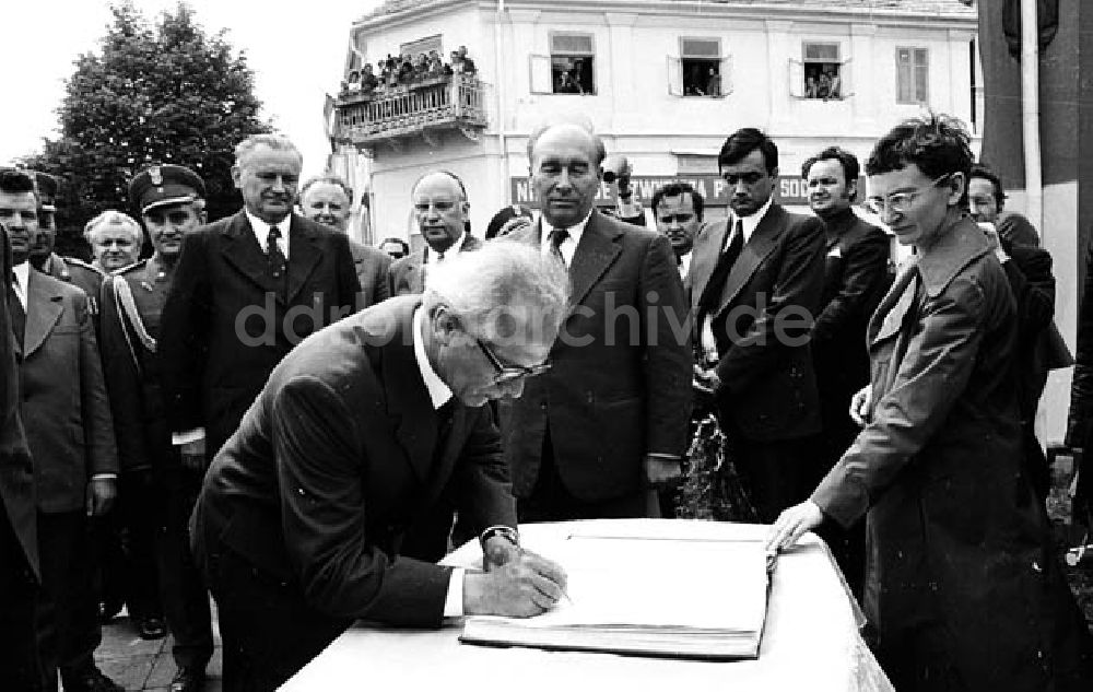 DDR-Bildarchiv: Warschau (Polen) - Erich Honecker zu Besuch in Polen Umschlagnr.: 563 Foto: Lange