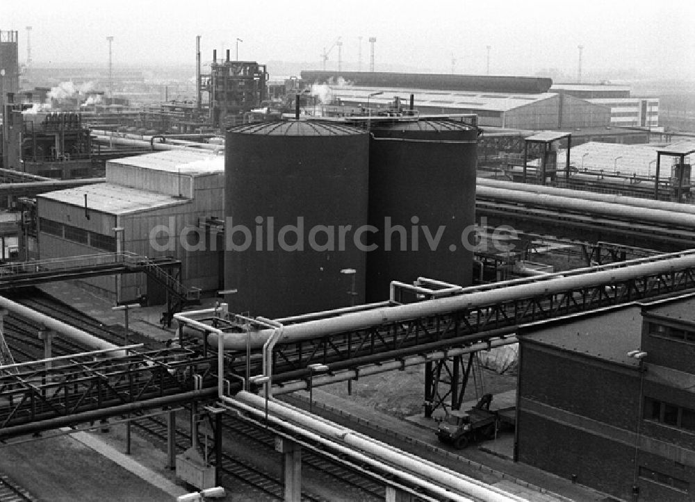 DDR-Fotoarchiv: Buna - Erich Honecker besucht Chemiearbeiter in Buna