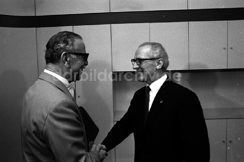 DDR-Fotoarchiv: Berlin - Erich Honecker empfing israelische Abordnung unter Leitung von Towfiq Toubi. (352)