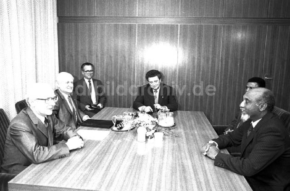 DDR-Fotoarchiv: Berlin - Erich Honecker empfing Mitglied der Frelimo-Führung Marcelino do