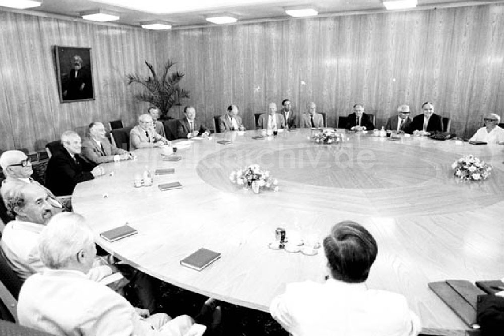 DDR-Fotoarchiv: Berlin - 02.07.1986 Erich Honecker empfing im ZK die Präsidenten der Akad