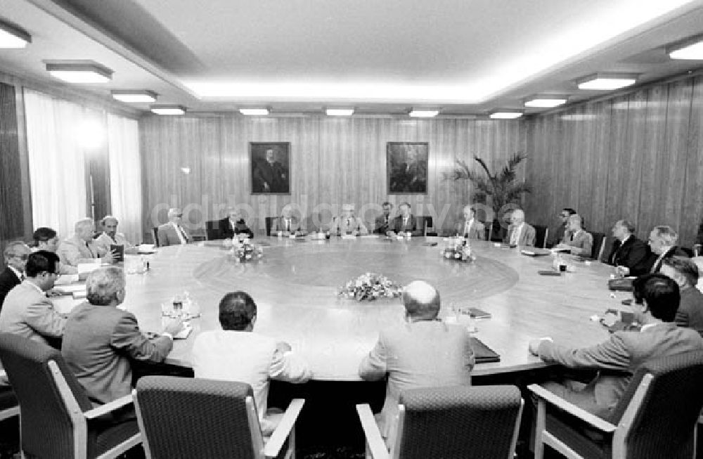 DDR-Fotoarchiv: Berlin - 02.07.1986 Erich Honecker empfing im ZK die Präsidenten der Akad