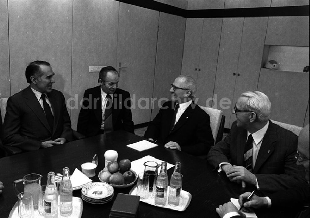 DDR-Bildarchiv: Berlin - Erich Honecker empfing im ZK den Vorsitzenden des Bundesexekutivrates Verselin Djuranovic. (174)