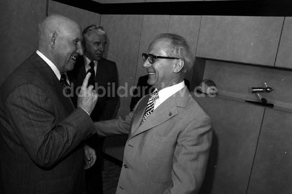 Berlin: Erich Honecker empfängt SU-Delegation (Genaadi Sisow)
