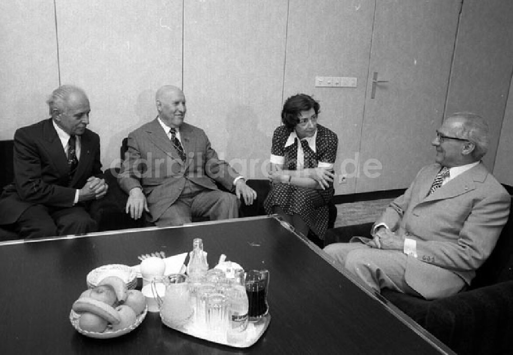DDR-Bildarchiv: Berlin - Erich Honecker empfängt SU-Delegation (Genaadi Sisow)