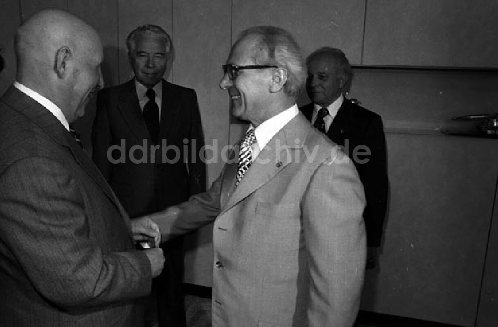 Berlin: Erich Honecker empfängt SU-Delegation (Genaadi Sisow)