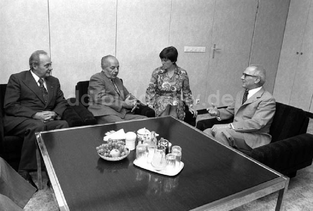 DDR-Bildarchiv: Berlin - Erich Honecker empfängt Sandor Caspar aus Ungarn Foto: Schönfeld