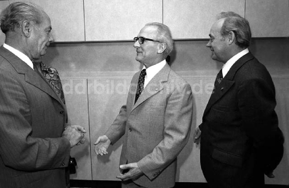 DDR-Bildarchiv: Berlin - Erich Honecker empfängt Sandor Caspar aus Ungarn Foto: Schönfeld