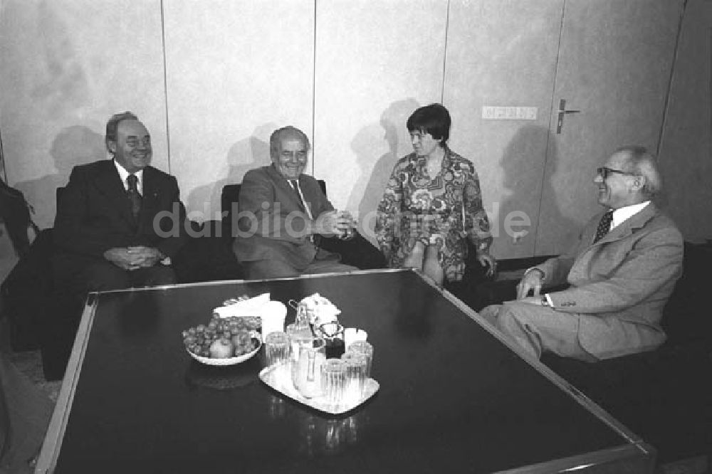 DDR-Fotoarchiv: Berlin - Erich Honecker empfängt Sandor Caspar aus Ungarn Foto: Schönfeld