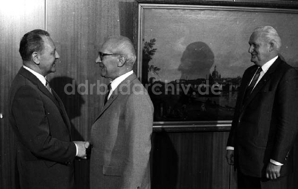 DDR-Fotoarchiv: Berlin - Erich Honecker und Günther Mittag empfängt im Zentralkomitee Milos Jakez und Miloslav Kruskovic CSSR Umschlagnr