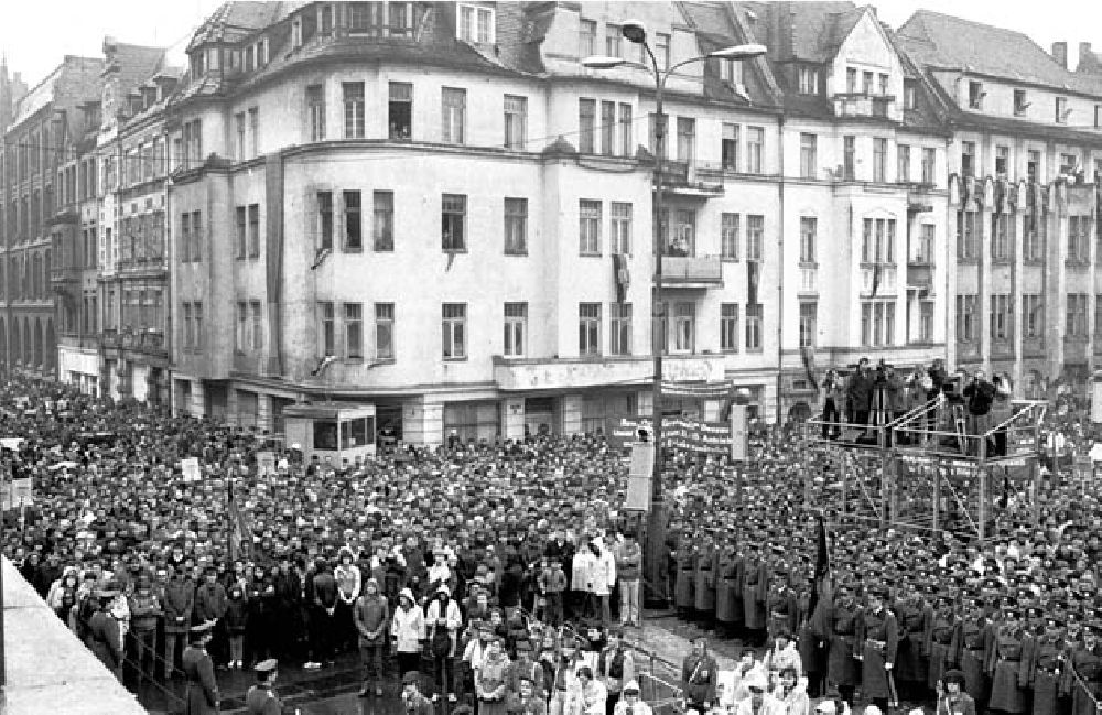 Halle: 21.03.1986 Erich Honecker auf Großkundgebung in Halle anläßlich