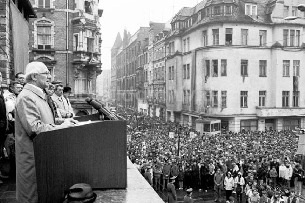 DDR-Fotoarchiv: Halle - 21.03.1986 Erich Honecker auf Großkundgebung in Halle anläßlich
