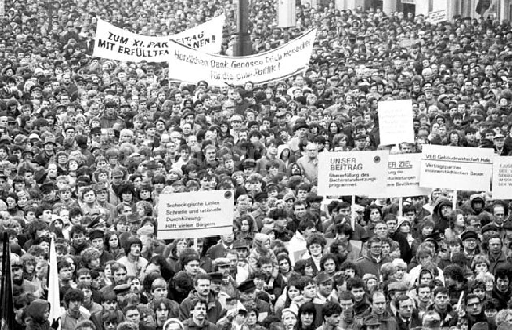 DDR-Fotoarchiv: Halle - 21.03.1986 Erich Honecker auf Großkundgebung in Halle anläßlich