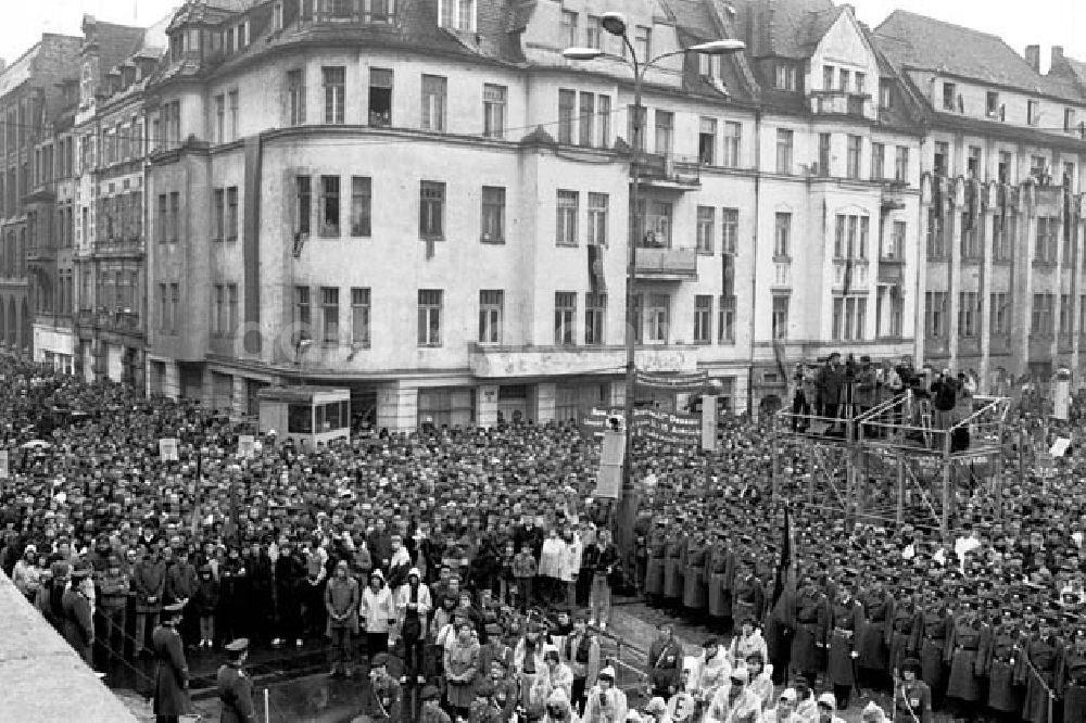 DDR-Bildarchiv: Halle - 21.03.1986 Erich Honecker auf Großkundgebung in Halle anläßlich