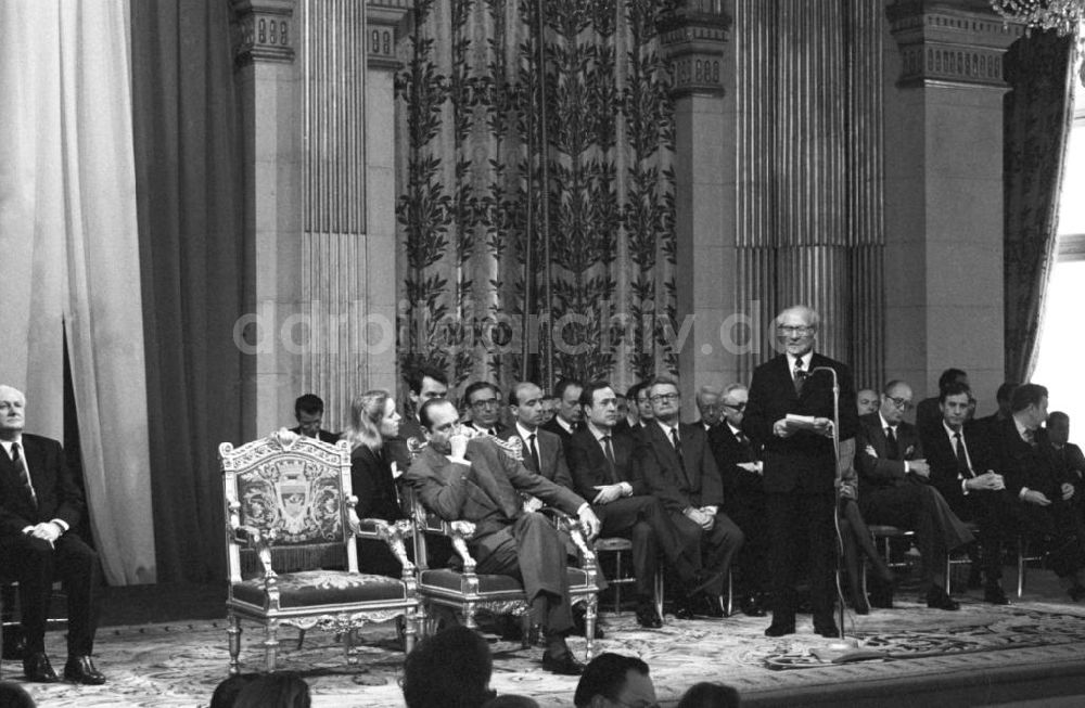 DDR-Bildarchiv: Paris - Erich Honecker hält eine Rede im Rathaus in Frankreich-Paris