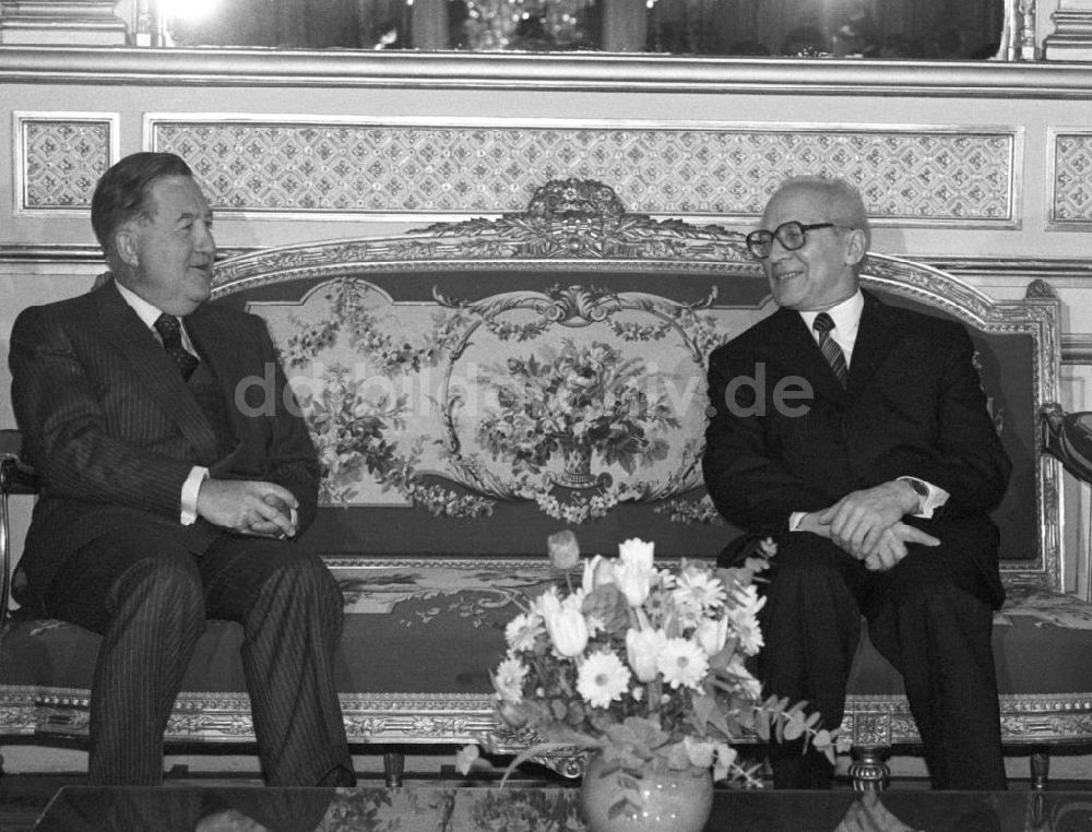 DDR-Bildarchiv: Paris - Erich Honecker mit Jean Bernard Raimond beim Staatsbesuch in Frankreich-Paris