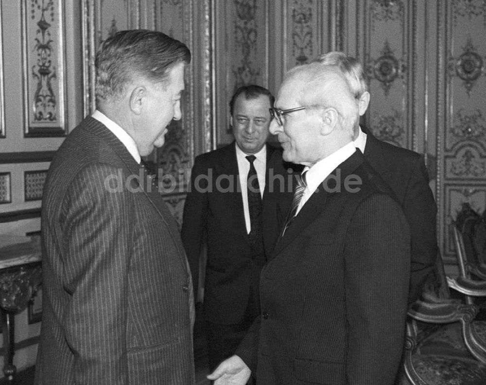 DDR-Fotoarchiv: Paris - Erich Honecker mit Jean Bernard Raimond beim Staatsbesuch in Frankreich-Paris