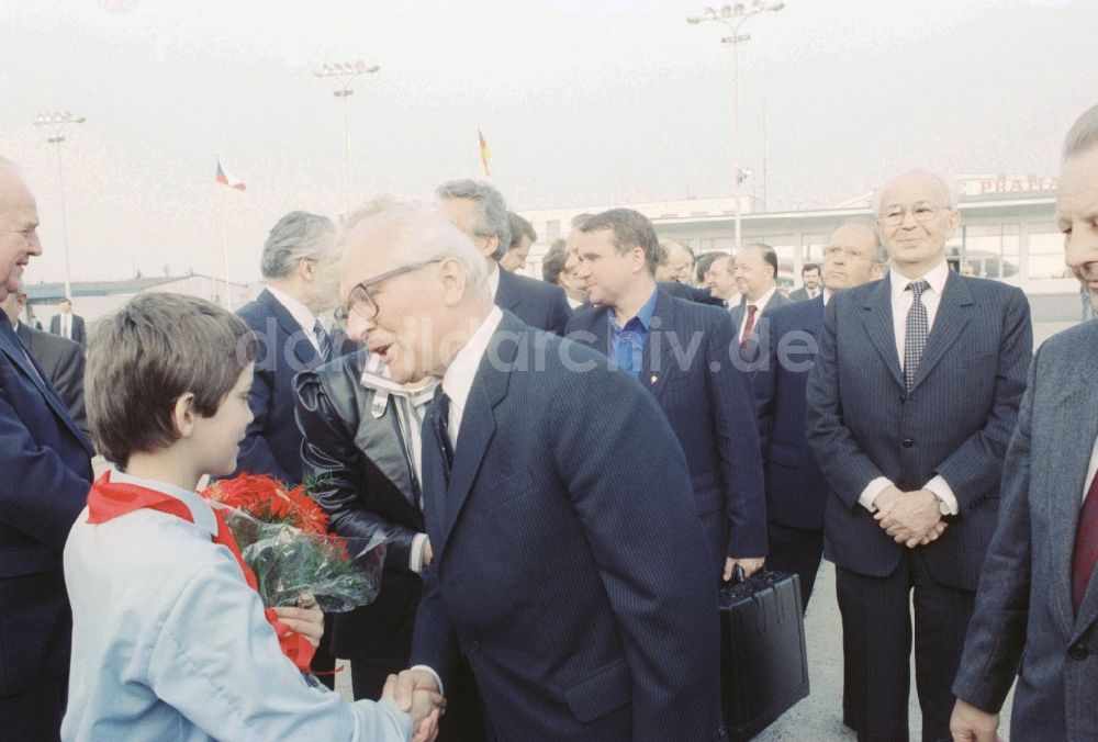 Prag: Erich Honecker zum Staatsbesuch in Prag in Tschechischen Republik