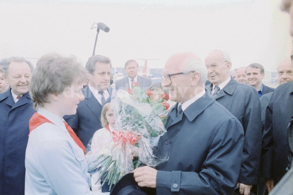 DDR-Fotoarchiv: Prag - Erich Honecker zum Staatsbesuch in Prag in Tschechischen Republik