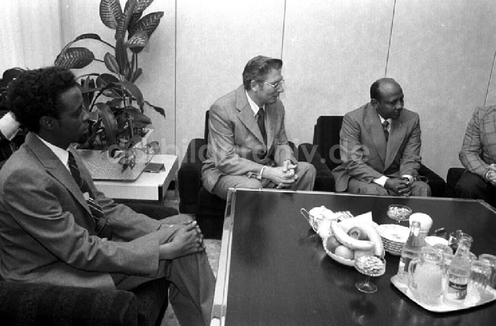 Berlin: Erich Honecker,Werner Lamberz empfangen Delegation aus Somalia