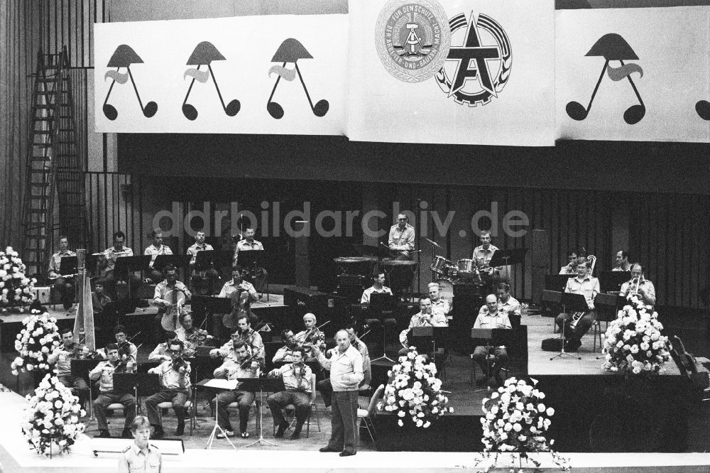 DDR-Bildarchiv: Berlin - Erich- Weinert- Ensemble (EWE) in Berlin, der ehemaligen Hauptstadt der DDR, Deutsche Demokratische Republik
