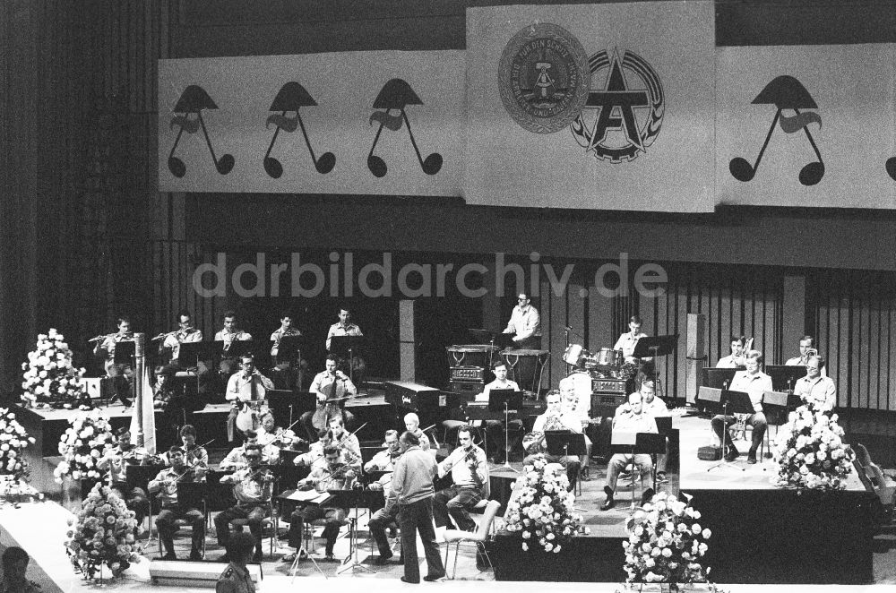 DDR-Fotoarchiv: Berlin - Erich- Weinert- Ensemble (EWE) in Berlin, der ehemaligen Hauptstadt der DDR, Deutsche Demokratische Republik