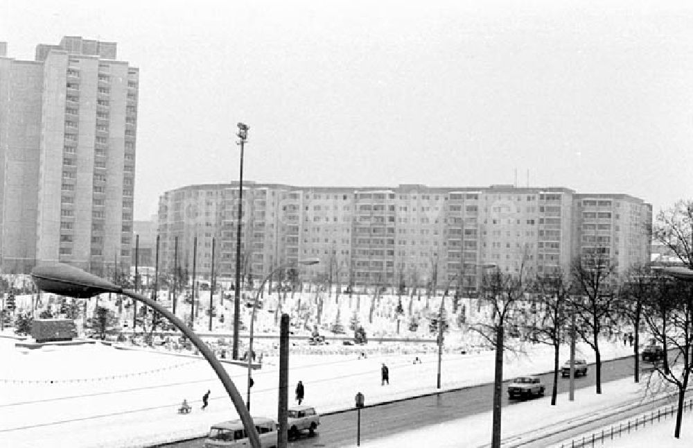 DDR-Fotoarchiv: Berlin - 23.12.1986 Ernst-Thälmann Park im Prenzlauer Berg.
