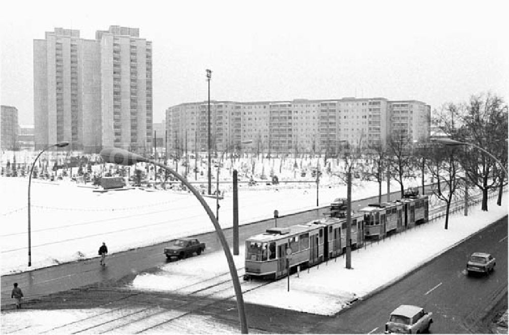 DDR-Bildarchiv: Berlin - 23.12.1986 Ernst-Thälmann Park im Prenzlauer Berg.