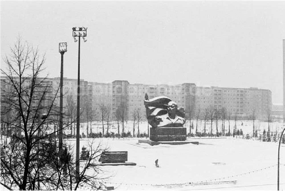DDR-Fotoarchiv: Berlin - 23.12.1986 Ernst-Thälmann Park im Prenzlauer Berg.