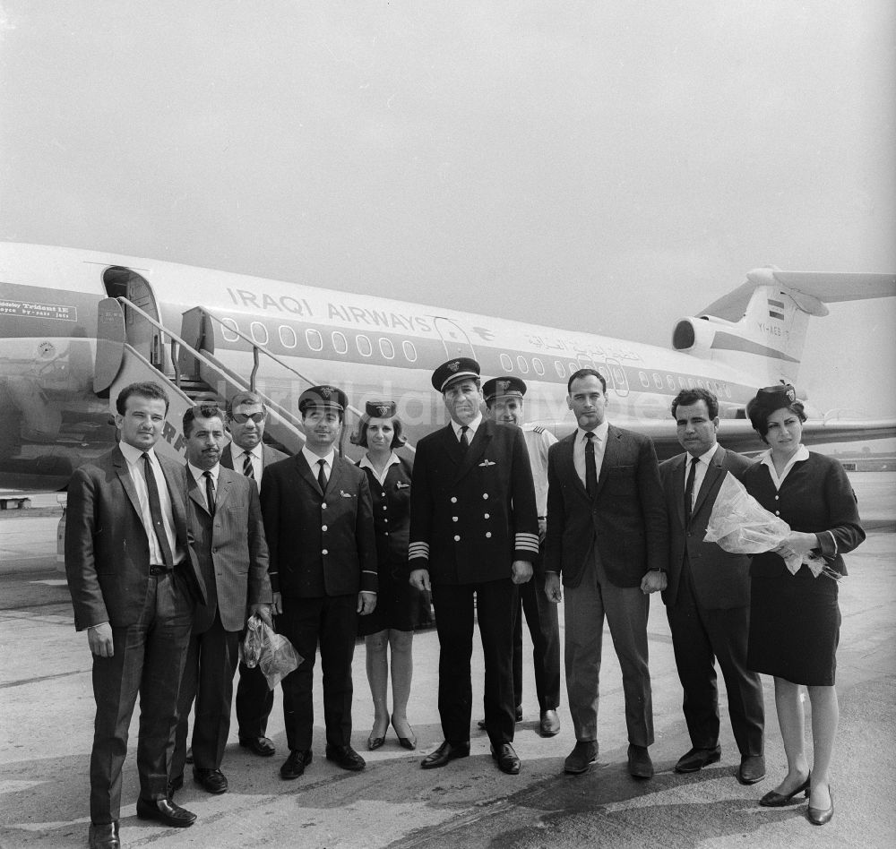 DDR-Bildarchiv: Schönefeld - Erstflug mit der Trident 1E YI-AEA der Fluggesellschaft Iraqi Airways auf der Linie Bagdad - Berlin in Schönefeld in Brandenburg in der DDR