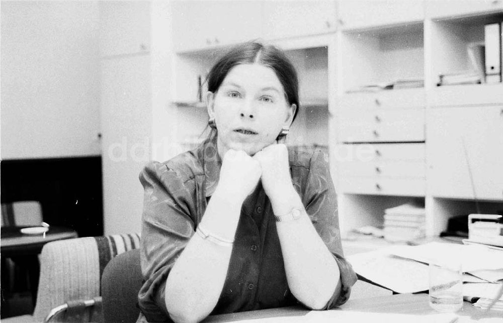 DDR-Bildarchiv: Berlin - Eva Kunz, Gleichberechtigungsbeauftragte des Magistrats 30.07.90 Winkler Umschlag Nr.:993