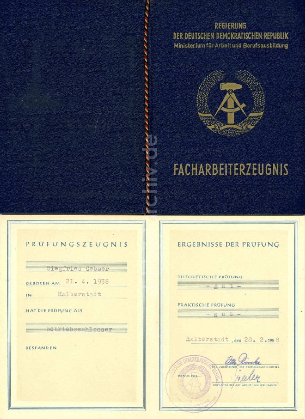 DDR-Bildarchiv: Halberstadt - Facharbeiterzeugnis Betriebsschlosser ausgestellt in Halberstadt in Sachsen-Anhalt in der DDR