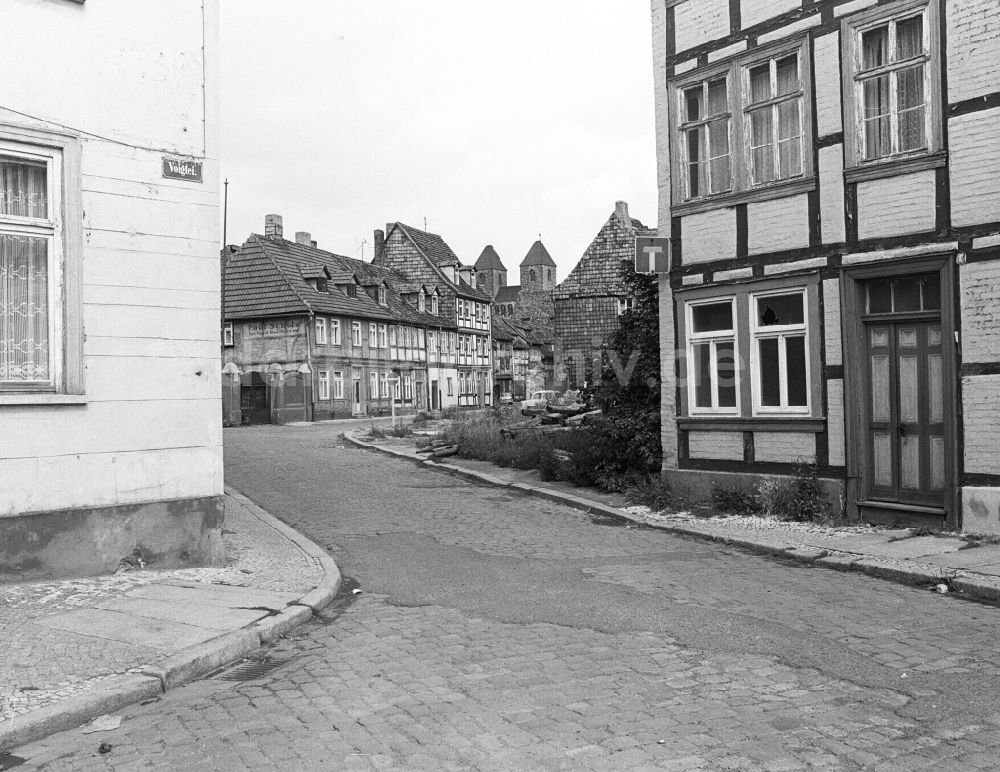 DDR-Bildarchiv: Halberstadt - Fachwerk- Hausfassade Vogtei - Taubenstraße in Halberstadt in Sachsen-Anhalt in der DDR