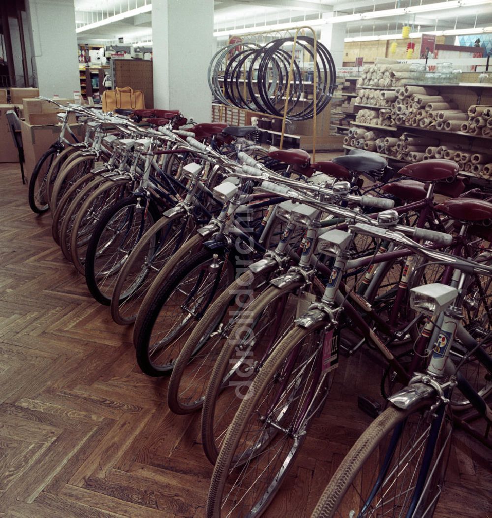 DDR-Fotoarchiv: Potsdam - Fahrrad-Abteilung im Centrum-Warenhaus Potsdam