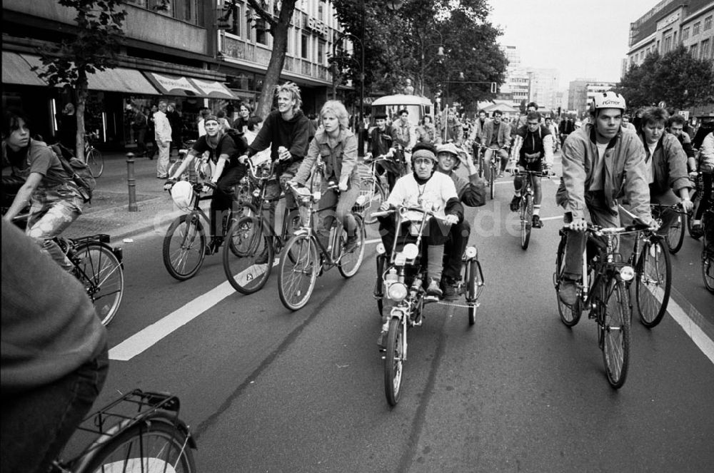 DDR-Fotoarchiv: - Fahrrad-Demo am Wittenbergplatz Umschlagnummer: 7743