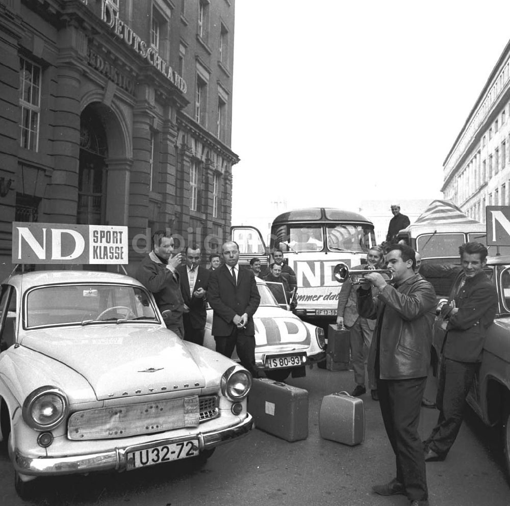 DDR-Fotoarchiv: Berlin - Fahrzeugflotte der Zeitung Neues Deutschland