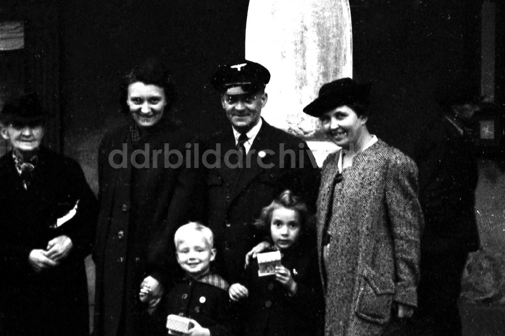 DDR-Fotoarchiv: Merseburg - Familienfoto in Merseburg in Sachsen-Anhalt in Deutschland