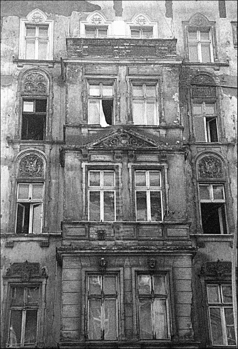 DDR-Bildarchiv: Berlin - Fassaden und Giebel in Mitte und Prenzlauer Berg in Berlin in der DDR