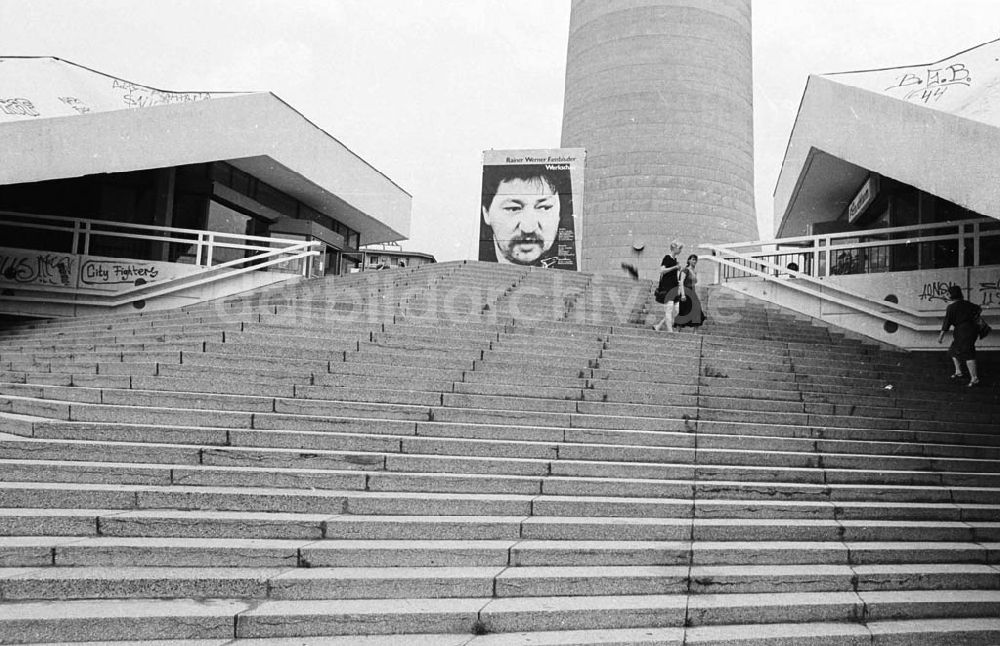 DDR-Fotoarchiv: Berlin / Mitte - 03.06.92 Fassbinder Ausstellung am Fernsehturm