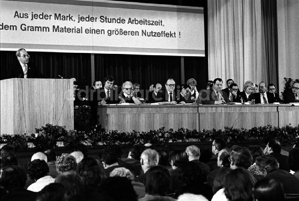 DDR-Fotoarchiv: Berlin - FDGB, Freie Deutsche Gewerkschaftsbund; Bezirksdelegiertenkonferenz, Berlin (149)